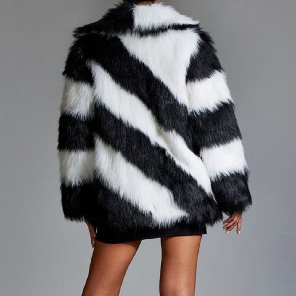 WOW FACTOR Striped Faux Fur Teddy coat jacket cont - Picture 5 of 6